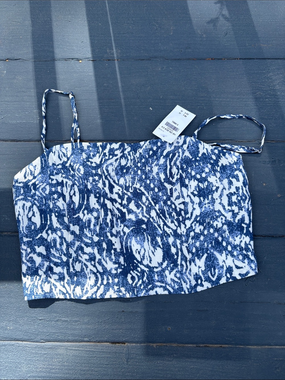 Abercrombie & Fitch Blue and White Patterned Cropped Tank